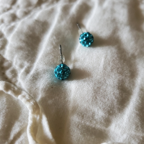 FREE W/PURCHASE Turquoise cluster Drury studs - Picture 2 of 3